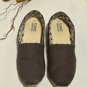 TOMS Women's Dark Brown Canvas Flats